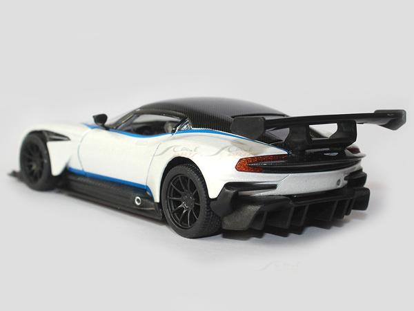 Aston-Martin-Vulcan-white-1-38-kinsmart-diecast-scale-model-car-3_grande