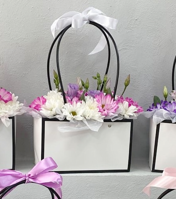 Bolsa impermeable blanca con borde negro - Imagen 2