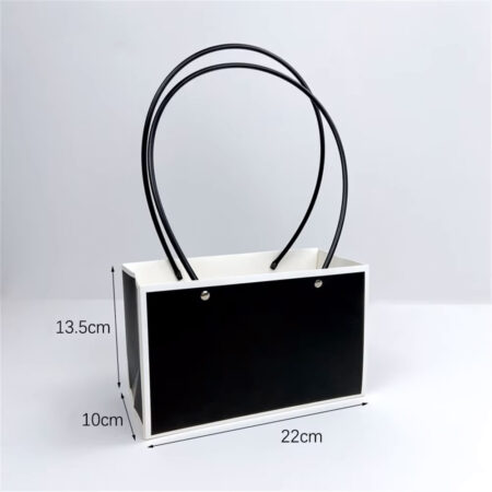 Bolsa impermeable negra con borde blanco