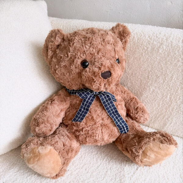 Oso peluche marrón oscuro